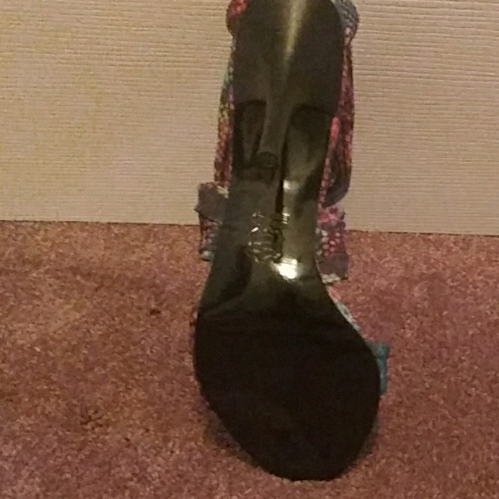 Shoes - Picture 3 of 3